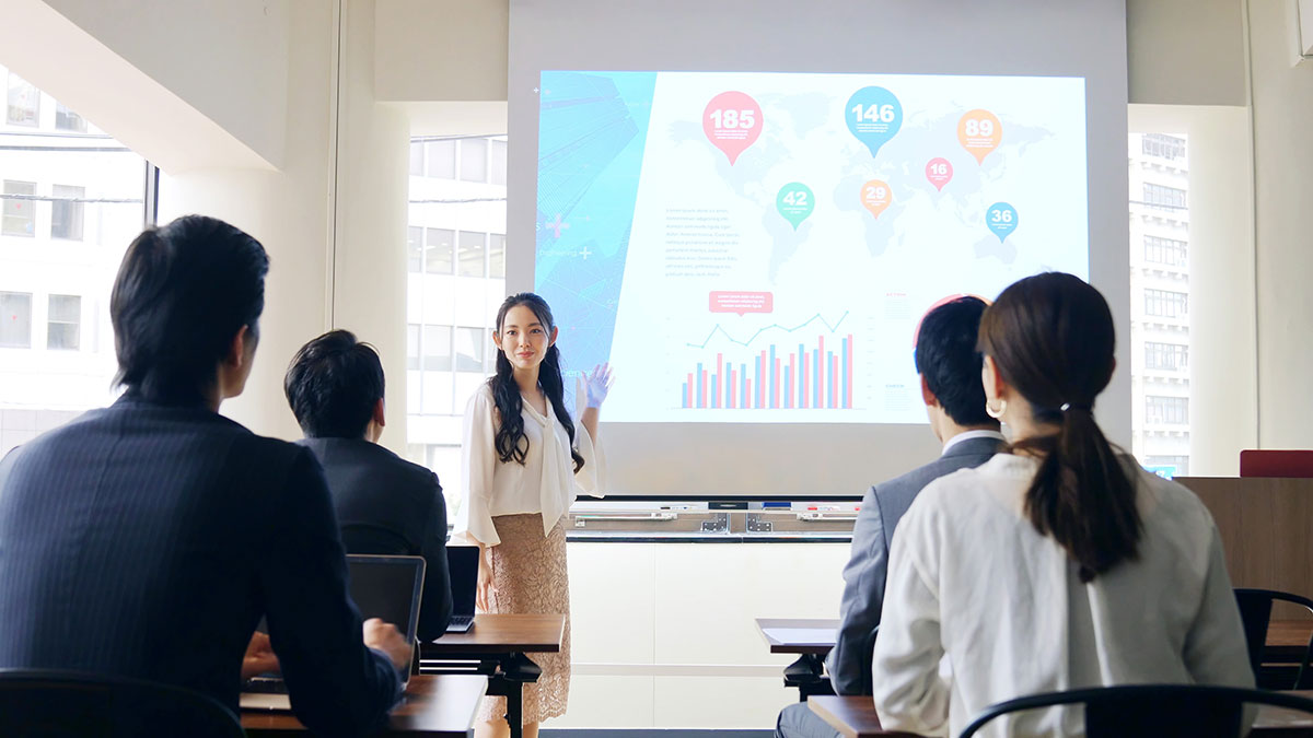 制作実績300社以上のディレクターが語る「会社説明会スライドのポイント」